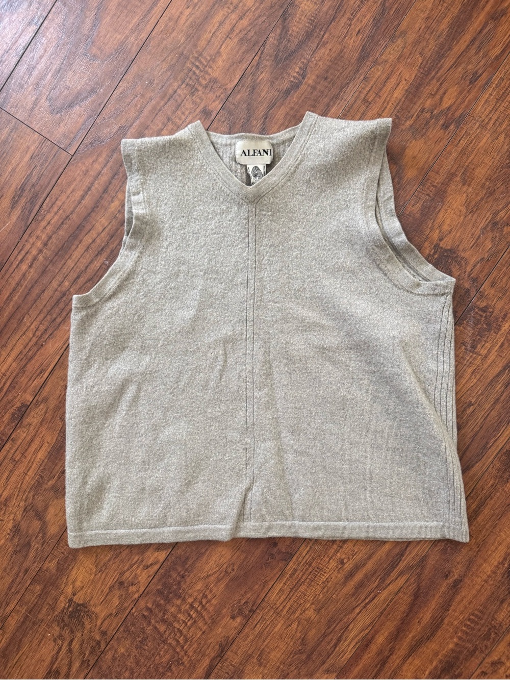 Vintage Alfani Women’s Light Gray V-Neck Sleeveless 100% Wool Vest Top Layer | S